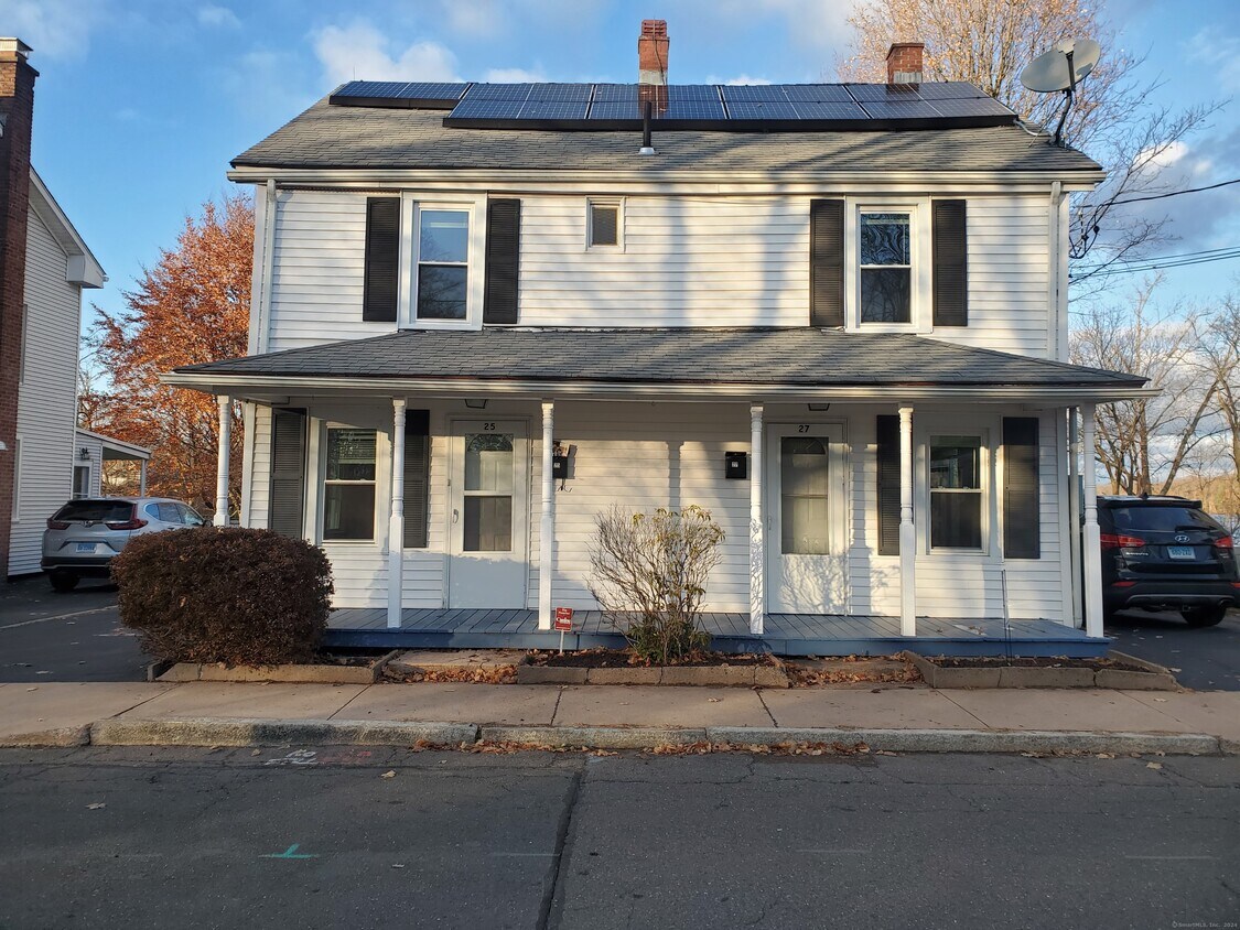 27 Kerry St Unit 27, Manchester, CT 06042 Room for Rent in