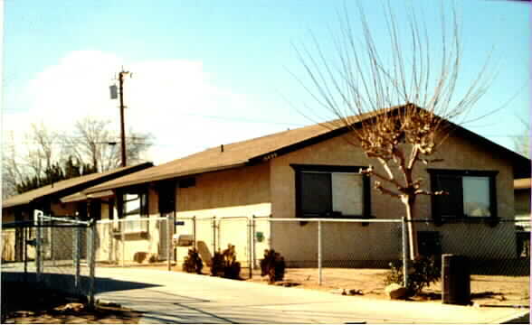 Foto del edificio - 16499 Smoketree St