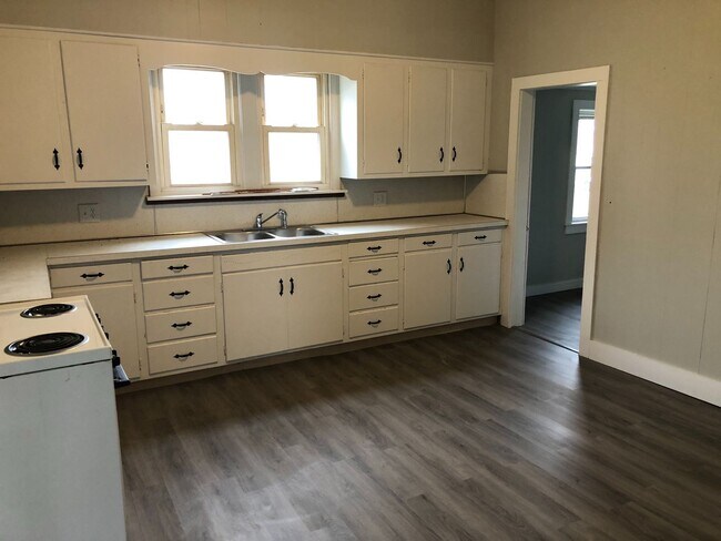 Building Photo - 2 Bedroom 1 Bath with Basement