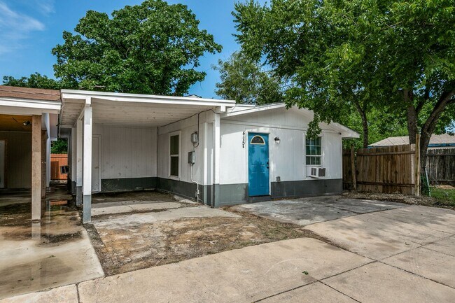 Building Photo - Elmwood Triplex