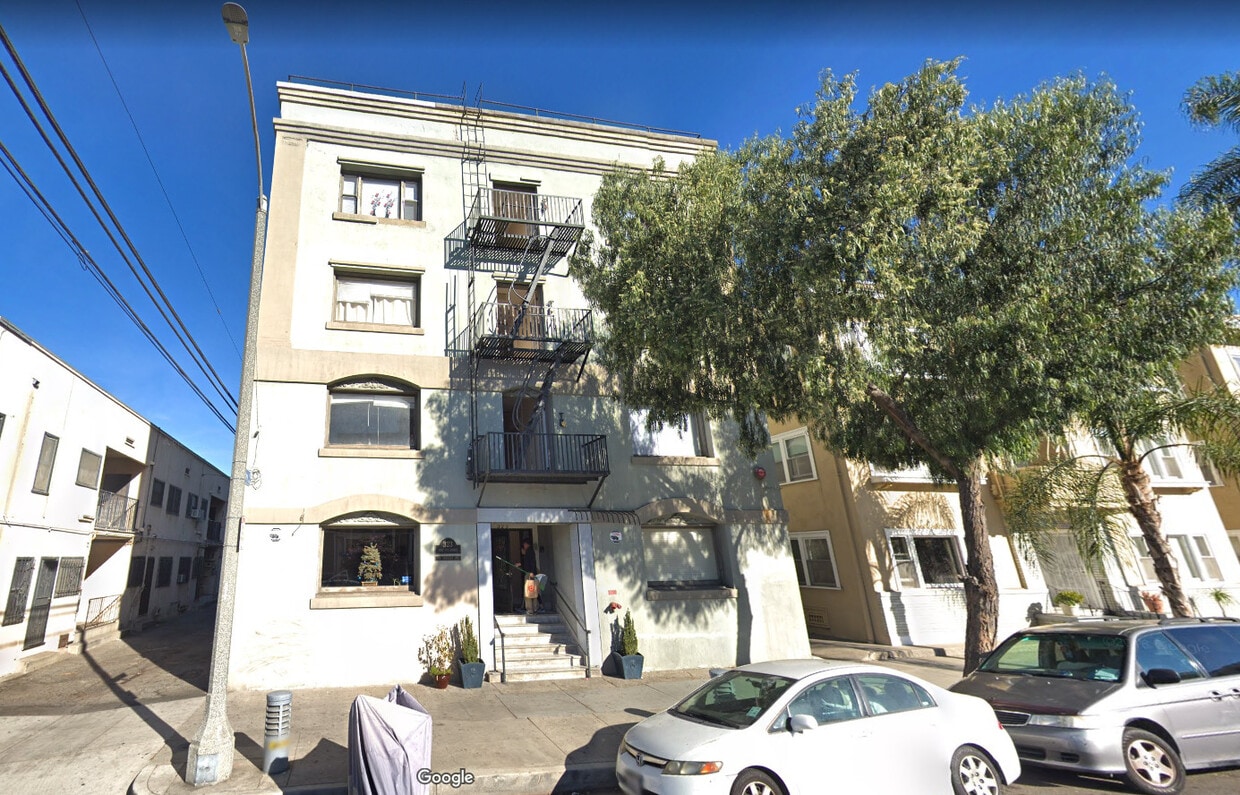Primary Photo - 323 W 4th St