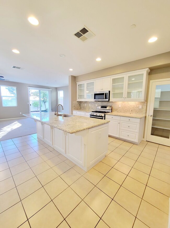 Building Photo - Alves Ranch 3 bedroom Home with Backyard f...