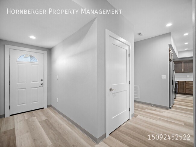 Foto del edificio - 1721 N Manifold Ln