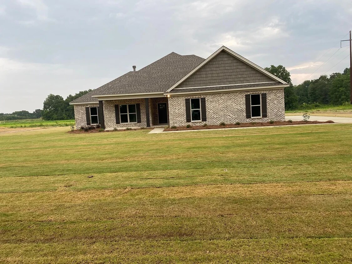 Front yard - 137 Reynolds Rd