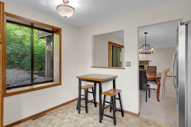 Building Photo - 3720 Timberline Dr NE