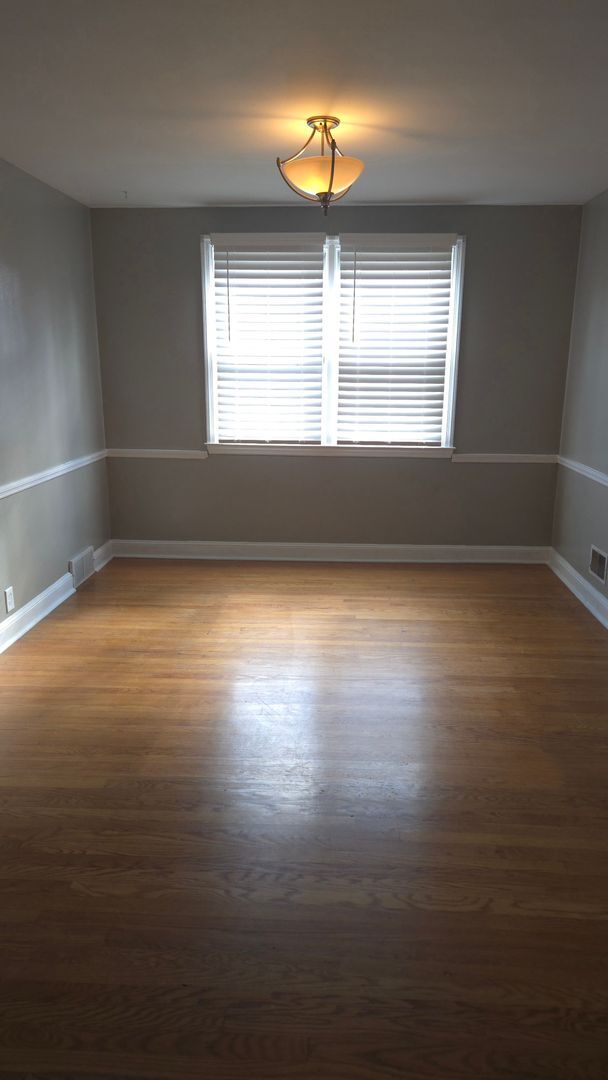 Foto del edificio - 3 bedroom, 1.5 bath end unit townhome