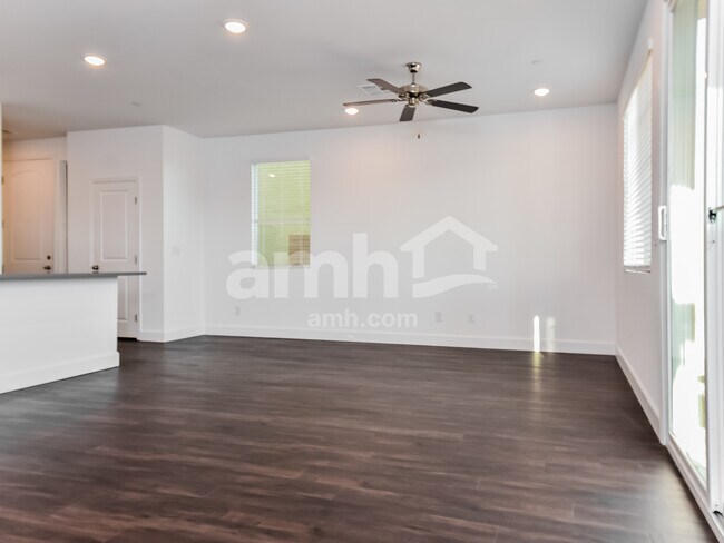 Building Photo - 278 Yasmin Daylily Place