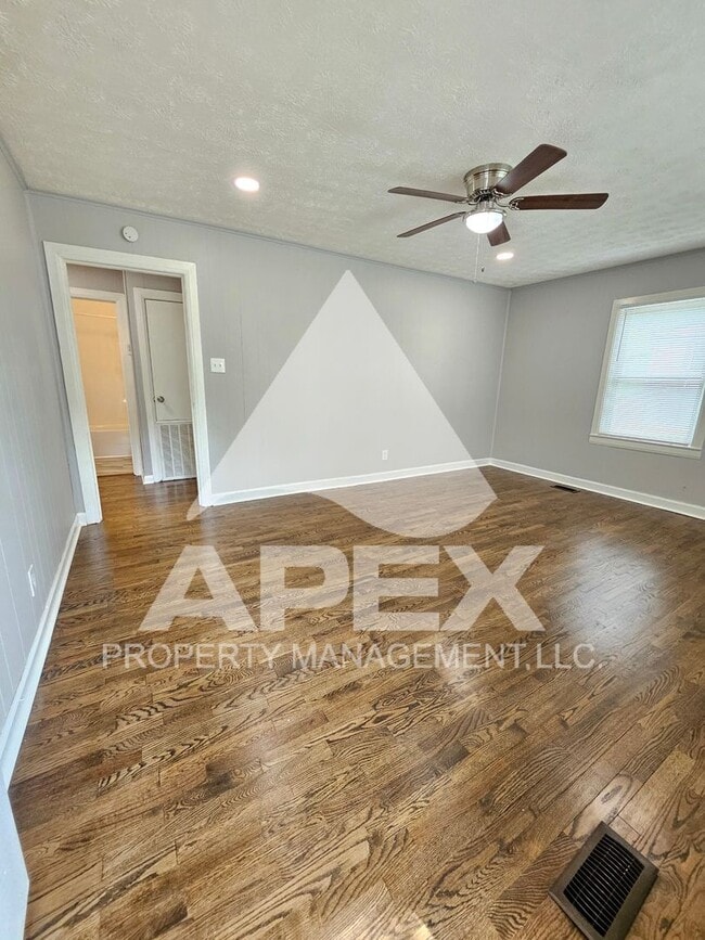 Building Photo - Craftsman Style 2 Bd 1- Ba Single Family H...