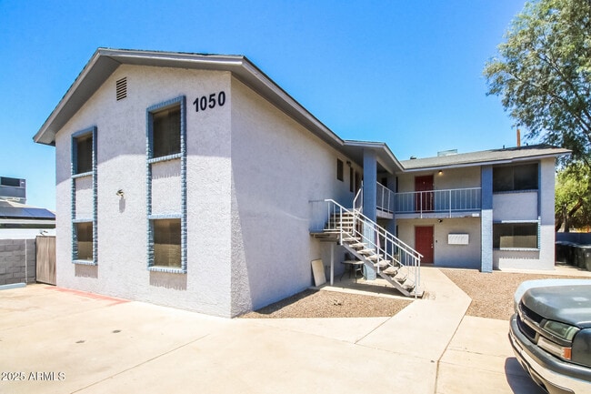 Building Photo - 1050 W University Dr