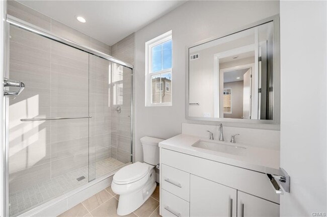 Building Photo - 716 Olivier Dr