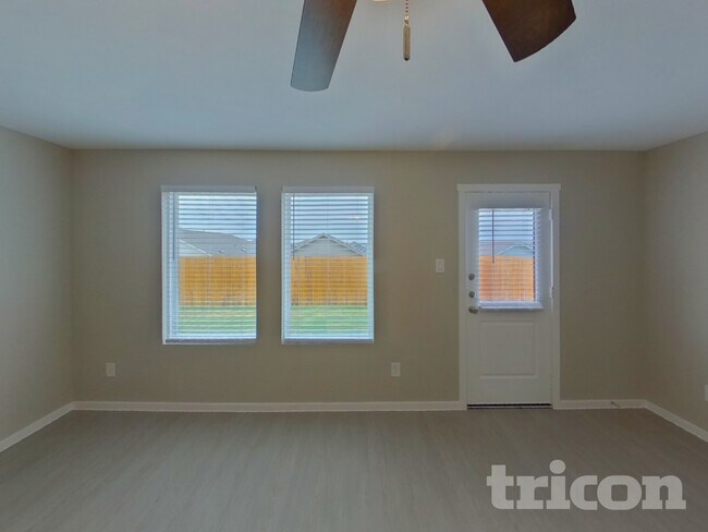 Foto del edificio - 10709 Dusty Rnch Rd