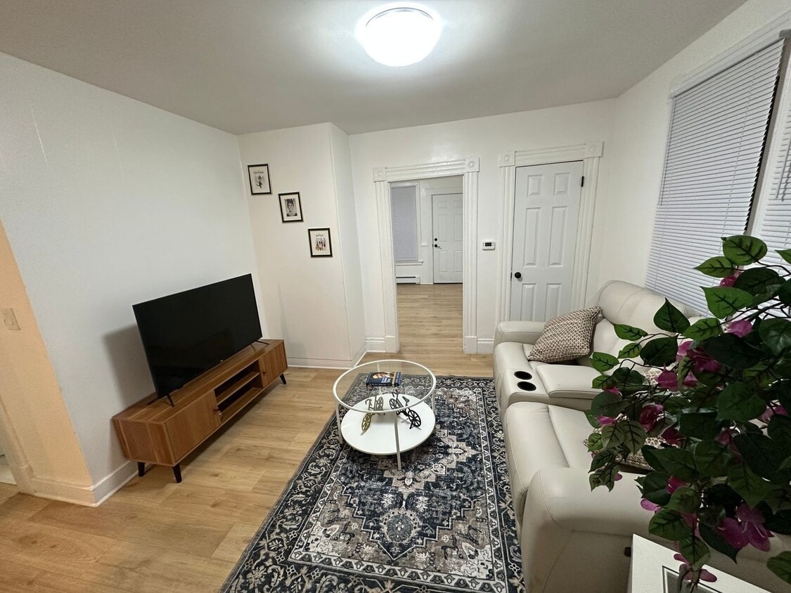 Elegant 2BR Apartment in South End Hartford - Elegant 2BR Apartment in South End Hartford