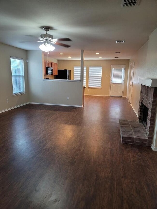 Foto del edificio - 3/2/2 coming soon in Burleson