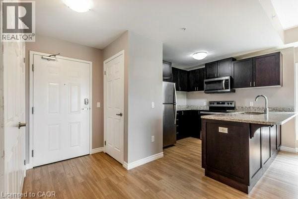 Building Photo - 456 Lorne Ave W