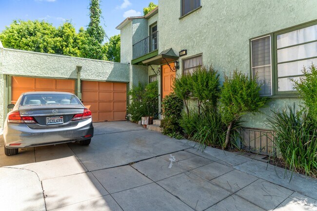 Building Photo - 6617 Waring Ave