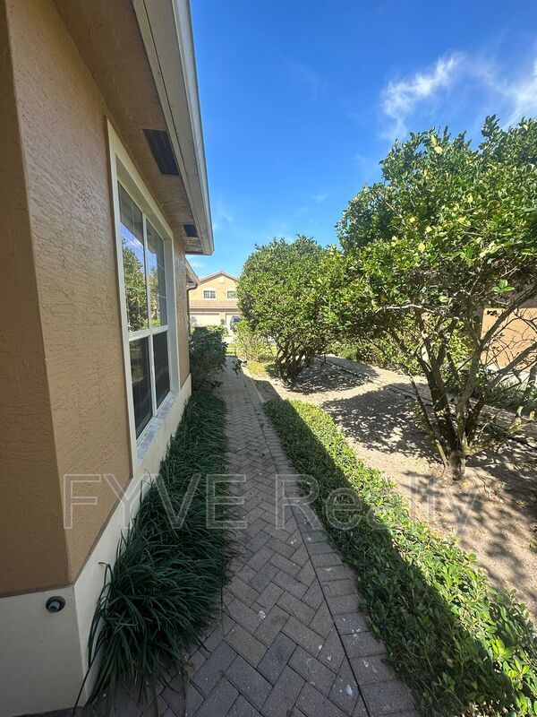 Foto del edificio - 4361 Colony View Dr