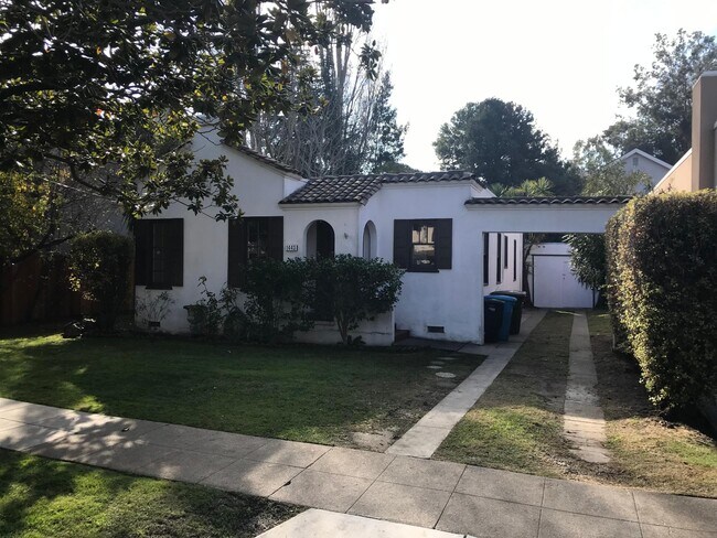 Building Photo - 1443 Capuchino Ave