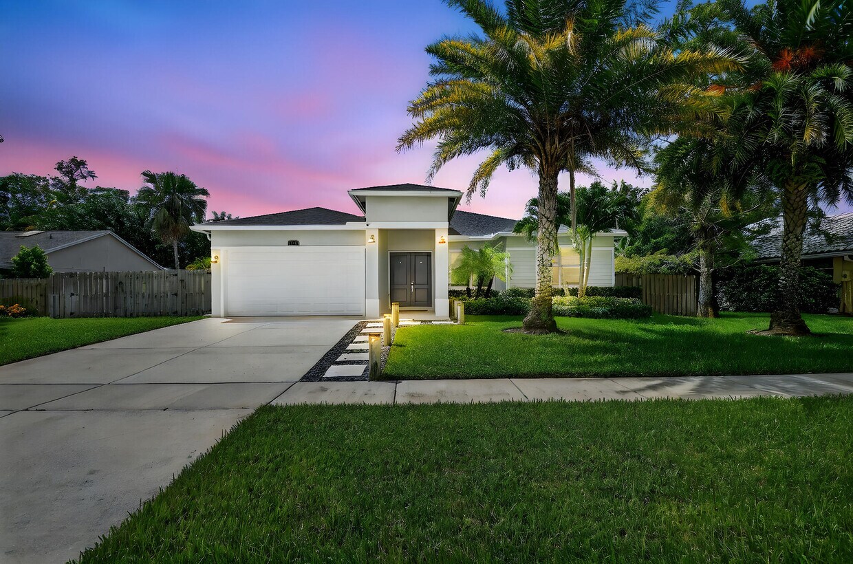 Foto principal - 13458 Brixham St