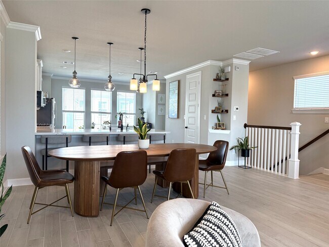 Foto del edificio - 5614 Green Rise Ln