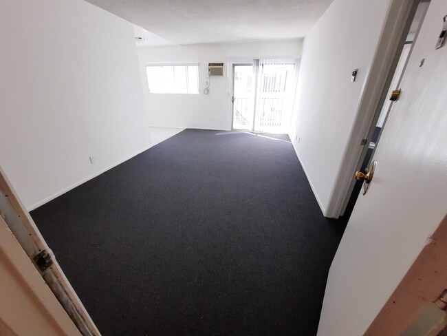 Building Photo - 1202 N Fuller Ave
