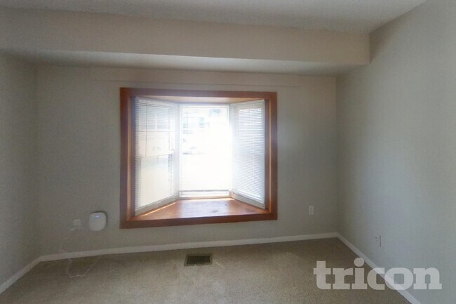 Foto del edificio - 2286 Farnsworth Dr