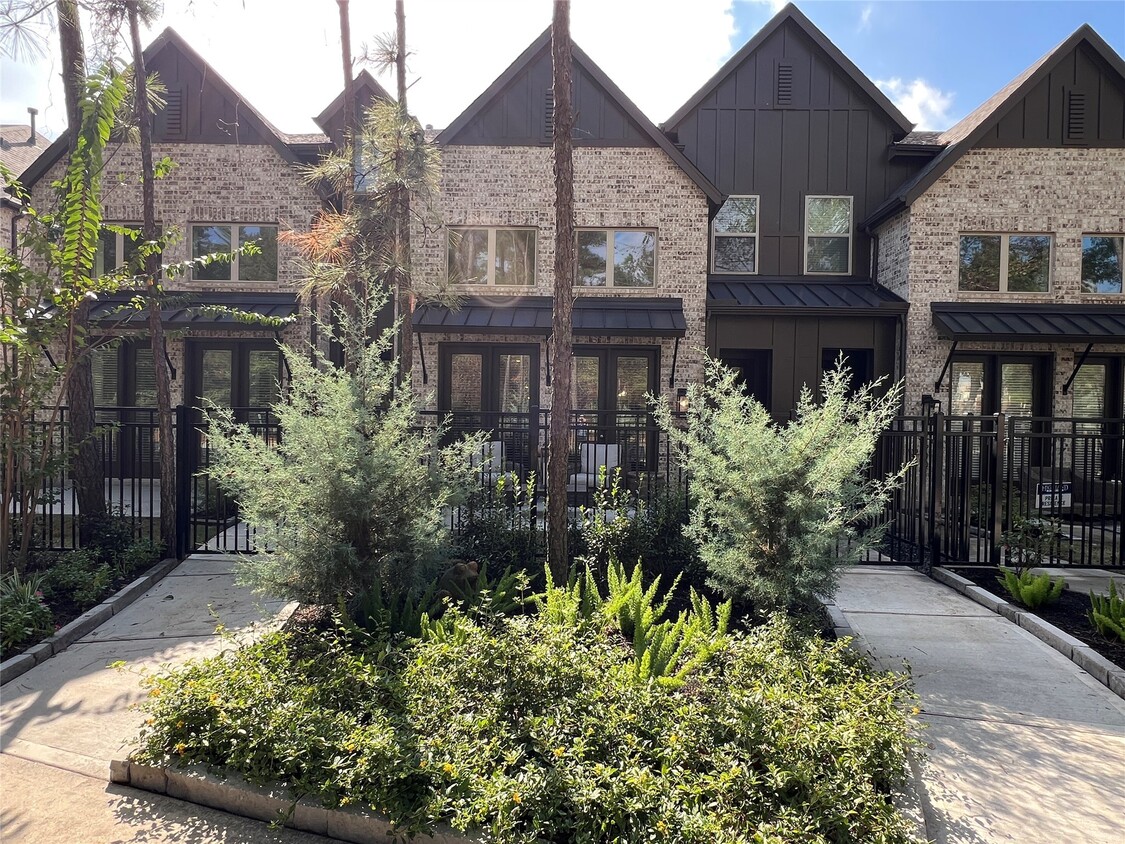 Foto principal - 2694 Woodforest Pkwy N