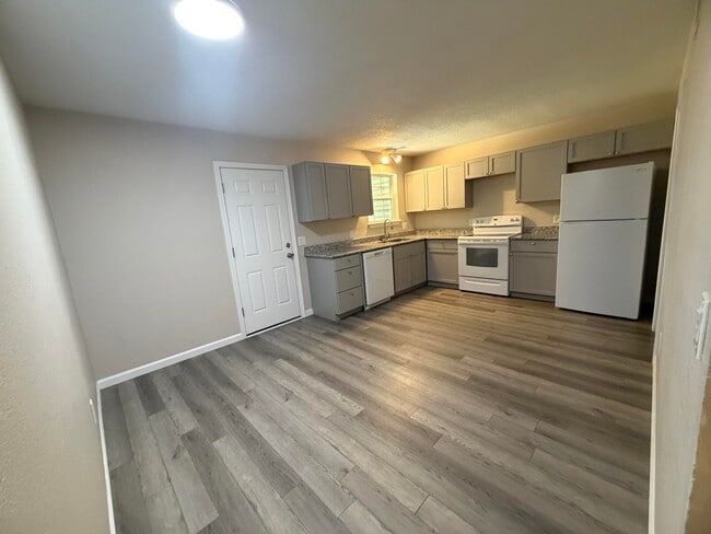 Foto del edificio - 122 Hampton Dr