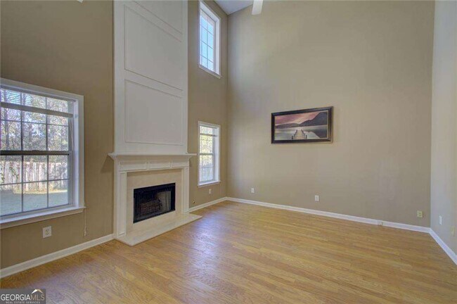 Building Photo - 2820 Northcliff Dr