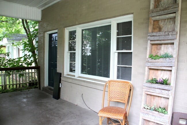 Building Photo - East Nashville 2 Bedroom Apartment!