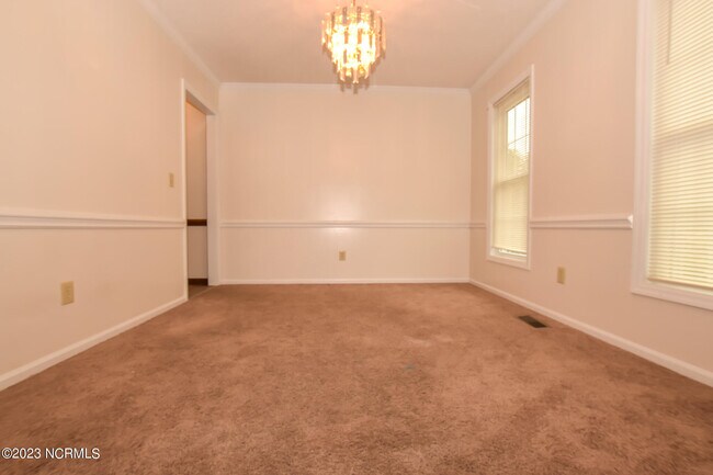Building Photo - 909 Pine Valley Rd
