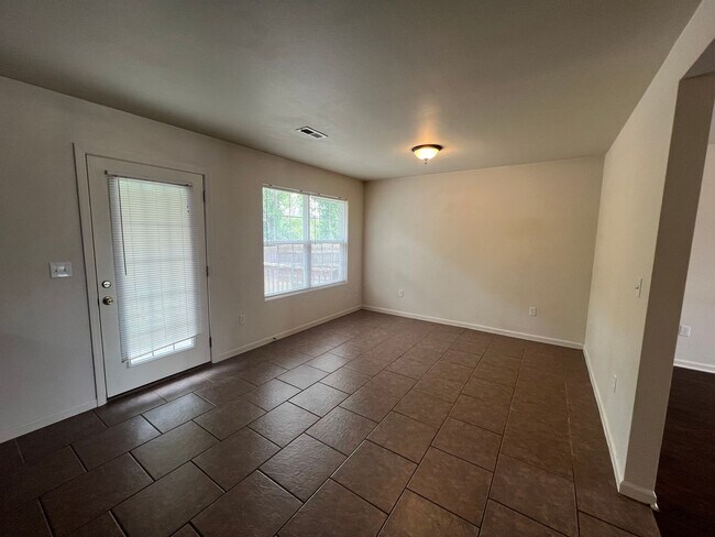 Foto del edificio - 16056 Holy Cross Ln