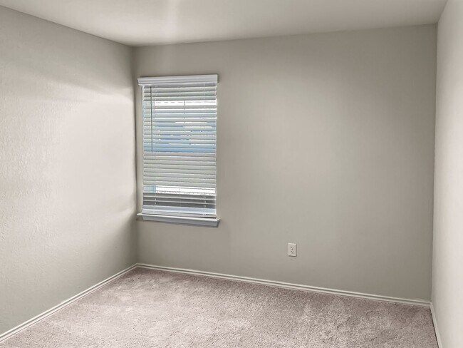 Building Photo - New in New Braunfels