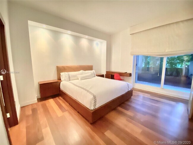 Foto del edificio - 791 Crandon Blvd