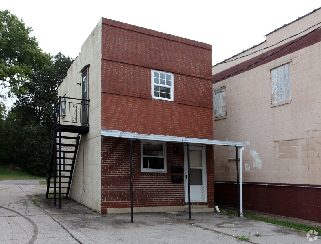 110 N Fieldcrest, Eden, NC 27288 Apartments in Eden, NC