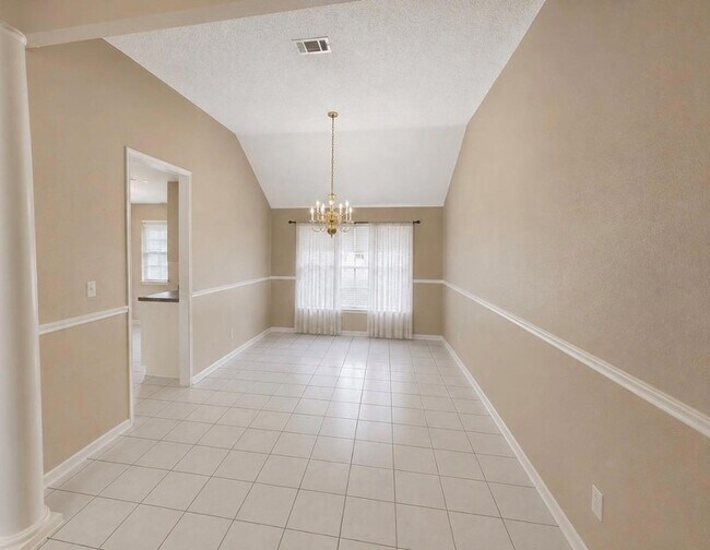 Building Photo - 16405 Lone Wolf Dr