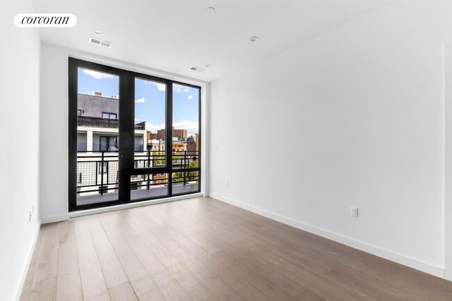 Building Photo - 407 E 117th St