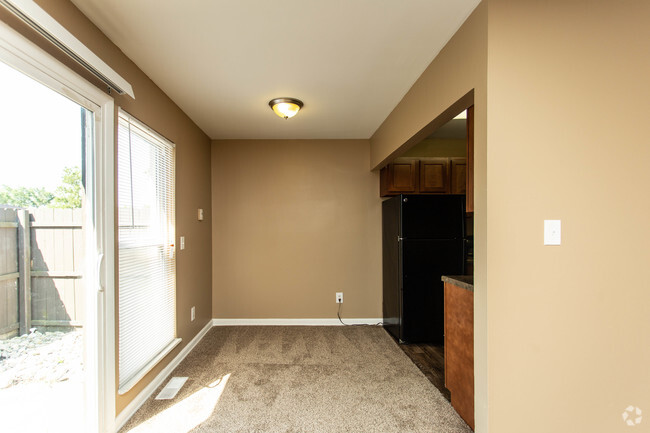 1BR, 1BA - 600 SF - Capital Pointe - Woodview