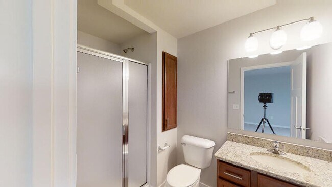 Foto del edificio - 718 Cedar Bluffs Dr