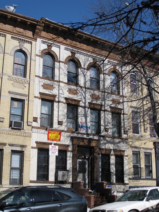 Building Photo - 525 49th St