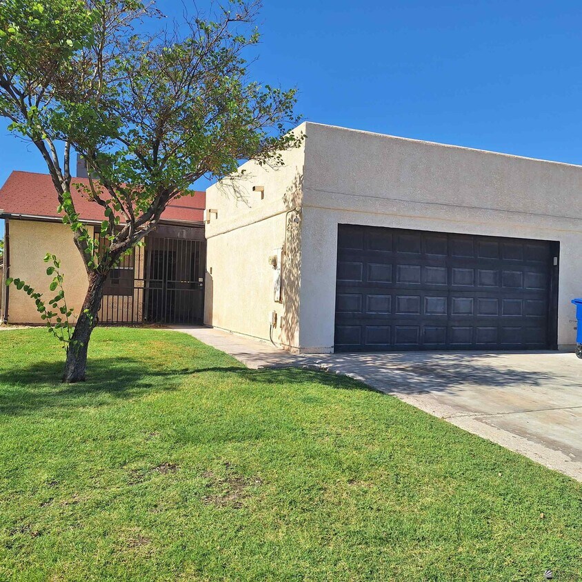 Foto principal - 1628 W 15th St