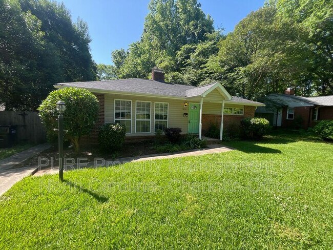 Foto del edificio - 4641 General Pershing Dr