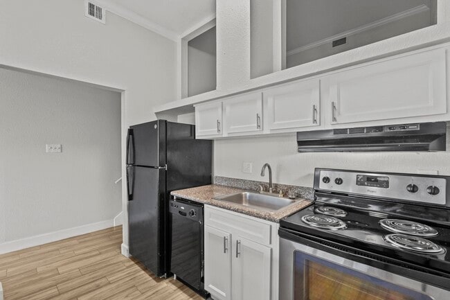 Building Photo - 7820 Seawall Blvd