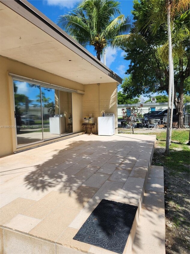 Primary Photo - 13935 NE 16th Ct