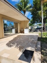 Building Photo - 13935 NE 16th Ct