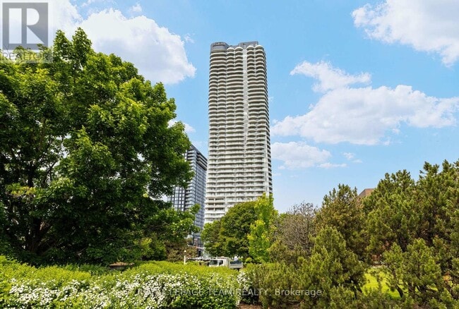 Building Photo - 805-805 Carling Ave