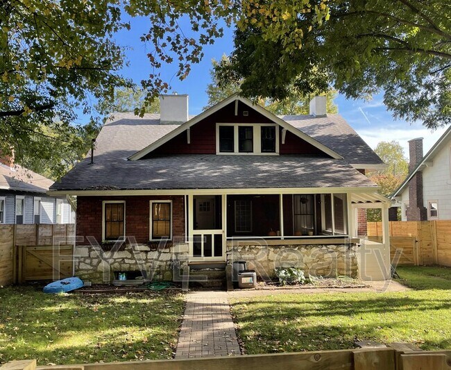 Building Photo - 2537 Woodbine Ave