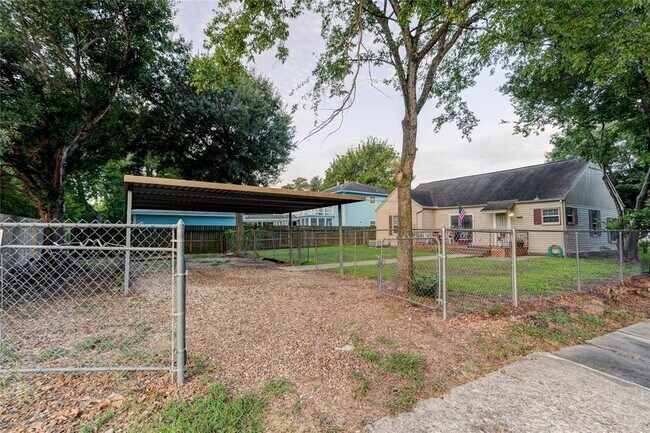 Building Photo - 6901 Van Etten St