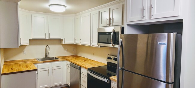 Building Photo - 61 Hilltop Dr