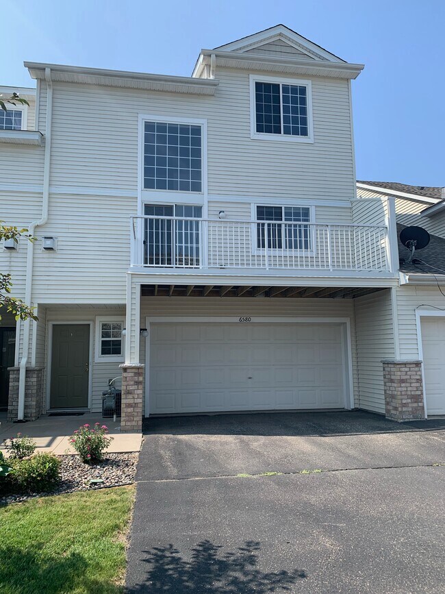 Foto del edificio - 6580 Olive Ln N
