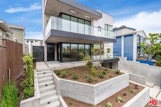 Building Photo - 2714 Highland Ave